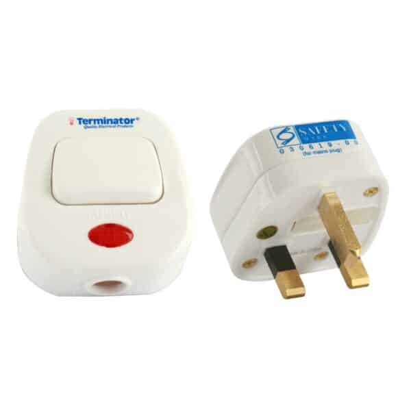 Ttp 339-terminator Top Plug 13a Fuse 3 Pin Flat With Light + Switch